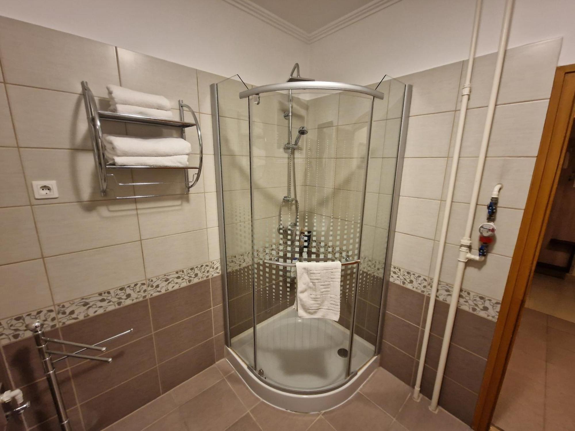 Centrum Business Apartman Szekszard Apartment Bagian luar foto