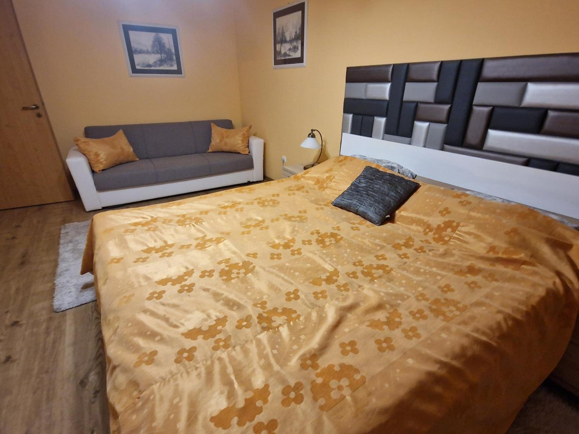 Centrum Business Apartman Szekszard Apartment Bagian luar foto